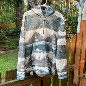 - Chouyatou Men’s Tribal Print Hooded Pullover